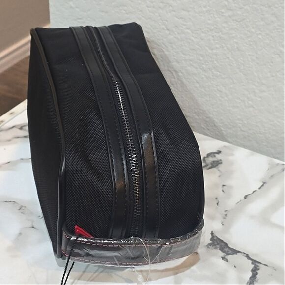 Robert Graham Hydrus Max Toiletry Bag